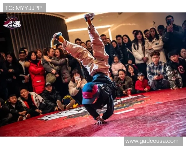 街舞巨献：探秘南京街舞队的团队协作